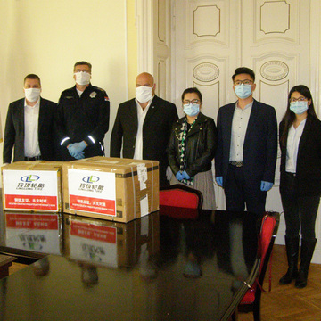 Poklon kineskih prijatelja iz “Linglong Tajra” - zaštitne maske za Gradsku i Policijsku upravu u Zrenjaninu