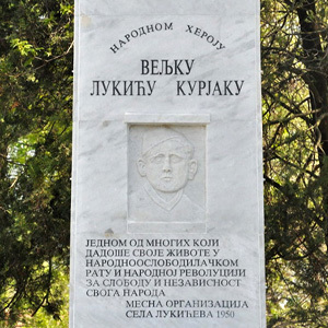 Испуњено обећање дато у Лукићеву - обновљен споменик Вељку Лукићу - Курјаку у центру села