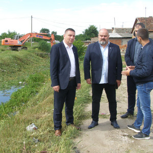 Gradonačelnik u obilasku radova na čišćenju Bagljaškog kanala: neophodno redovno održavanje, ali i zacevljenje u zoni naselja
