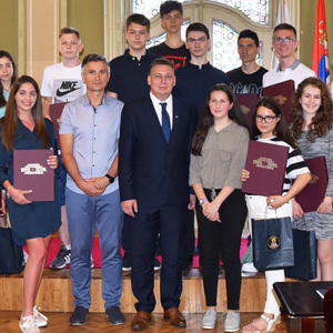 Одржана Видовданска академија - награђени ученици генерације свих основних и средњих школа