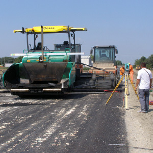 Počelo asfaltiranje obilaznice, izvođači radova nadoknađuju kašnjenje 
