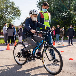 Ученици ОШ “Жарко Зрењанин” учествовали на тренингу безбедне вожње бициклиста