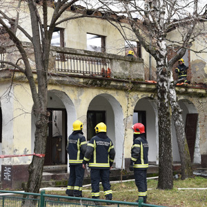 Изгорео Дом културе у Банатском Деспотовцу, нема повређених, градоначелник обишао место пожара