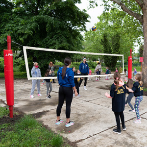 Kompanija “Lukoil” donirala sportske rekvizite vrtiću “Crvenkapa” - mališani da steknu naviku da se bave sportom i fizičkim aktivnostima