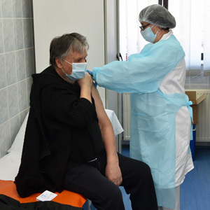 Danas vakcinacija u Tarašu, sutra u Ečki, apelu na vakcinaciju mladih prvi se odazivaju učenici škole “9. maj” 