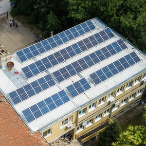 Монтажа соларне електране на згради Дечјег диспанзера, уз подршку Руске хуманитарне мисије - доследност у коришћењу обновљивих извора енергије
