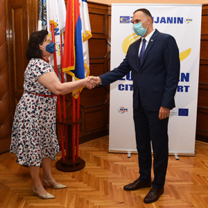 Ambasadorka Rumunije Silvija Davidoju posetila je danas Zrenjanin - pored biciklističke staze važan je i plovidbeni put Temišvar - Zrenjanin 