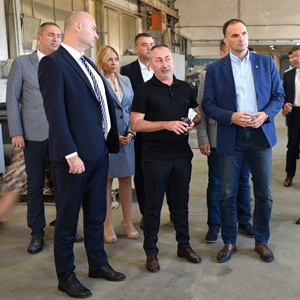 Pokrajinski sekretar Ivanišević i gradonačelnik Salapura u poseti “O&M Inženjering Grupi” - primer uzorne zrenjaninske kompanije s konstantnim razvojem