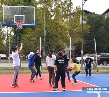 Снажна подршка Покрајинског секретаријата за омладину и спорт Зрењанину граду спорта - реконструисан кошаркашки терен у насељу Багљаш 
