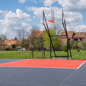 Sanacija košarkaškog terena u naselju “Zeleno polje” - multifunkcionalna sportska podloga po FIBA standardima, s novim tablama i zglobnim obručima