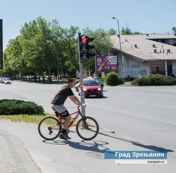 Oprez na raskrsnici Bulevara Veljka Vlahovića i Stražilovske ulice - od sutra zamena semaforskih stubova