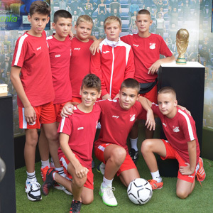 Караван ТВ Арена спорт, у оквиру кампање “Све најбоље” посетио Зрењанин - упознавање с програмском понудом и фотографисање са “Златним глобусом”