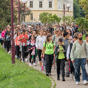 Добар одзив суграђана на шестом “Дану пешачења” - заједно с градоначелником, трасом девет зрењанинских мостова шетало више стотина учесника  