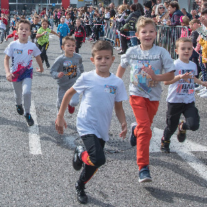 Хуманитарна “Трка за срећније детињство” и ове године окупила бројне учеснике различитог узраста