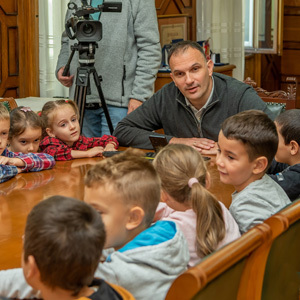 Обележава се “Дечја недеља”, зрењанински предшколци посетили Градску кућу и градоначелника