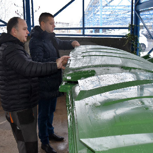 JKP "Čistoća i zelenilo" počelo s raspodelom novih kanti i kontejnera za komunalni otpad - najviše dodeljeno Opštoj bolnici 