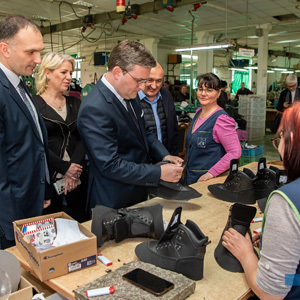 Ministar Selaković u poseti Zrenjaninu i preduzeću “Stil”: ovakva preduzeća imaju višestruku svrhu postojanja  