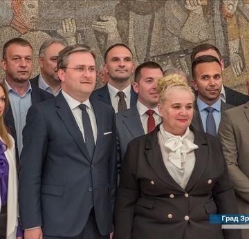 Министар Селаковић и градоначелник Салапура потписали уговор за развој услуга социјалне заштите  -  Зрењанину додељено 16, 7 милиона динара