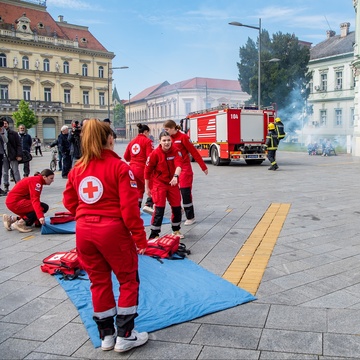Црвени крст Зрењанина, у склопу Недеље Црвеног крста, организовао показну вежбу "Трг слободе 2023"