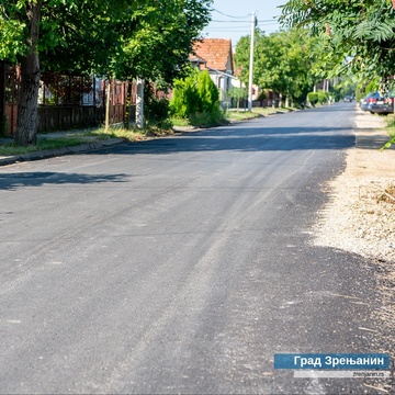 Више од хиљаду метара новог асфалта у улици Тот Иштвана – радови на асфалтирању и рехабилитацији улица у пуном јеку 