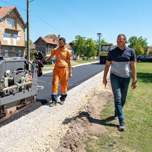 Нов асфалт у Перлезу: само у овом селу улагања у путну инфраструктуру за две и по године већа од 40 милиона динара