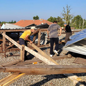 Završni radovi na sanaciji krova zgrade OŠ “Jovan Dučić” u Kleku: grad obezbedio sredstva, đaci kreću u školu redovno 