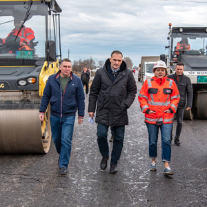 Gradonačelnik u obilasku radova na asfaltiranju novog državnog puta Orlovat - Botoš: uz angažovanje države intenzivno rešavamo gorući problem