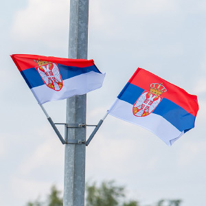 Srbija danas obeležava Dan državnosti, Zrenjanin ukrašen stotinama zastava, otvorena prigodna  izložba u Narodnom muzeju