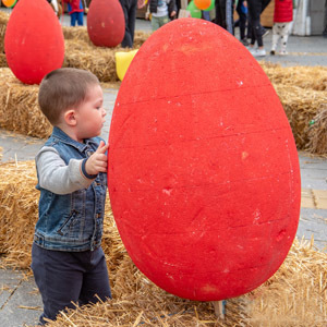 Gradonačelnik otvorio dečji festival “Uskršnje jaje” - Trg slobode ispunjen pesmom, igrom, druženjem i dečjim osmesima